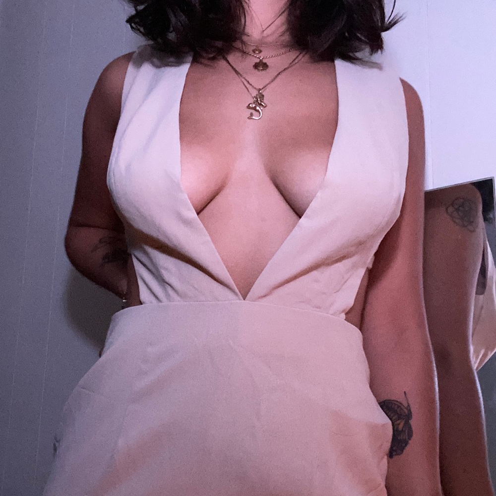 Sabo Skirt V Cut Romper - Picture 2 of 6